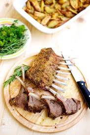Una ricetta da leccarsi i polpastrelli attenzione però alla cottura e alla marinata. Carre Di Agnello Al Forno L Arrosto Perfetto Carre Di Agnello Ricette Ricette Carne Di Maiale