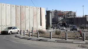 Il était souvent surnommé le mur de la honte. Pourquoi Le Mur De Berlin A Ete Construit En 1961 International Dw 04 11 2019