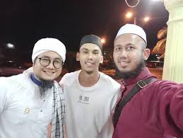 Hi gais kali ini ohmedia bawakan kepada korang yang trendingdiohmedia dimana mk k clique tidak kisah dikecam netizen kerana pakai barangan kemas kalau korang nak tahu ulasannya korang kena tonton video ini sumber oh media. Mk K Clique Keluar Tiga Hari Bersama Jemaah Tabligh Munsyeed