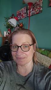 who is a good hairstylist for problematic hair after chemotherapy?