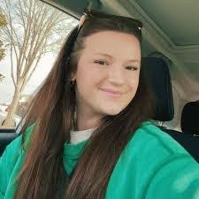 Holly Prince's Instagram, Twitter & Facebook