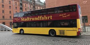 Maybe our bus even stops close to the hamburg sightseeing tour takes 1 hour and 40 minutes. á… Stadtrundfahrt Hamburg Hop On Hop Off Bus Hafenrundfahrt Mehr