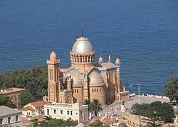 Turismo ruínas de al qal'a dos beni hammad o desenvolvimento do setor do turismo na argélia tinha sido anteriormente prejudicado pela falta de instalações, mas desde 2004 foi implementada uma ampla estratégia de desenvolvimento do turismo, resultando na construção de muitos hotéis de alto padrão moderno. Turismo En Argelia Wikipedia La Enciclopedia Libre