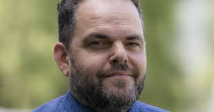 Billet . Les Feux de Matignon, la série qui a endormi tous les Français