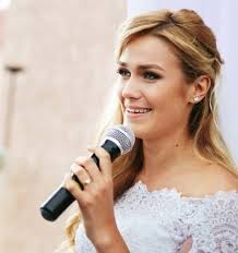 Eine Hochzeitsrede Die Alle Umhaut Kein Problem Mit Unseren Tipps Hochzeitsreden Rede Hochzeit Hochzeitstipps