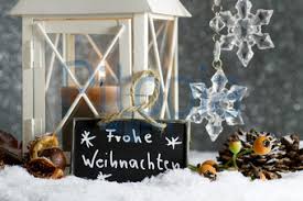 Texte, sprüche und gedichte für weihnachtswünsche privat und geschäftlich mit frohe weihnachten. Bildagentur Pitopia Bilddetails Frohe Weihnachten Gudrun Munz Bild 1254575 Laterne Licht Advent Weihnachten Frohe Weihnachten Kerze Kerzenlicht Stern Kristallsterne Zapfen Schiefertafel Text Weiss Karte Kastanien Weihnachtsmotiv