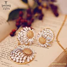 Jewelsome Tanishq Zyra Love Affair With Flowers Diamond Pendant Sets Diamond Jewelry Designs Tanishq Jewellery