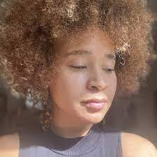 Belinda Bradfield's Instagram, Twitter & Facebook