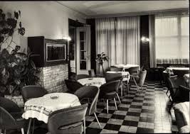 Schon nach wenigen jahren wurde das rathaus zur strelitzer straße hin erweitert. Ansichtskarte Postkarte Neustrelitz Mecklenburg Akpool De