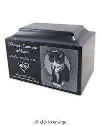 Personalized, beautiful pet cremation urn for dogs, cats and other animals. Small Pet Cremation Online