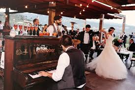 La melodía de tu gran día. Piano Bar Y Otras Opciones De Musica Para Tu Boda La Bastilla