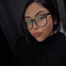 Yes we sell pickles, BIG Papas Pickle 🥒 if any of my girlfriends comment  they are banned from the chocolate shop 😂