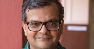 Fourth-Generation Doc Quits UK Job To Form An Orchestra Of Underprivileged  Kids