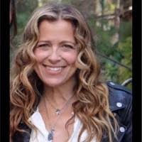 Amy Deering's Instagram, Twitter & Facebook