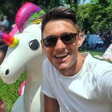 Teddy Bell's Instagram, Twitter & Facebook