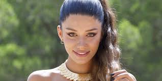 Être un prince ou une princesse de cette année, trois nouvelles princesses se lancent dans la quête du grand amour : Cynthia Khalifeh Les Princes Et Les Princesses De L Amour 2 Sa Biographie Cosmopolitan Fr