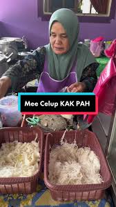 Mee celup paling sedap didunia nyata! 10/10! RM6 ada kropeh, isi ayam dan  cambo😭 Nak jual ko sedekoh kak wei! Yang Paling penting ada ike bilis  rangup! Nak location boleh tengok tokey dia@Asmie_ ...
