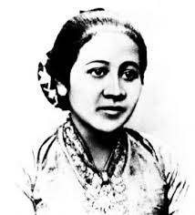 Dalam biografi dan profil lengkap ra kartini, tercatat bahwa beliau menikah dengan seorang bupati rembang yang telah memiliki 3 istri, yaitu k.r.m. Sgsqjileilzatm