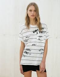T Shirt Estampado Dino Riscas E Remendos Mulher Bershka Portugal Kadin Tisort Tisort Modelleri Tisort