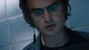 The wireless headphones Razer Keys (Joe Keery) in the movie Free Guy