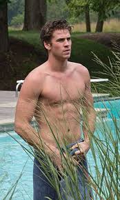 Liam hemsworth shows off his killer abs. Pin On Entertainment