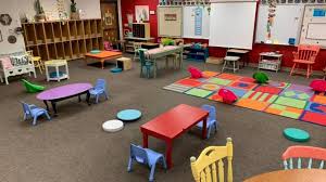 Classroom, öğrencilerin ve öğretmenlerin ödevleri düzenlemesine, ortak çalışma anlayışının güçlendirilmesine ve iletişimin artırılmasına yardımcı olur. How Arkansas Teachers Are Setting Up Socially Distant Classrooms Thv11 Com