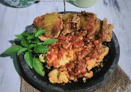 Halaman berbagi resep aneka sambal yang lezat dan mudah dibuat. Cara Membuat Ayam Geprek Sambel Korek Memanfaatkan Ayam Sisa Enak Super Lezat Dan Praktis Serta Bikin Nagih Permataboga Website
