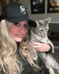 Abbey Scott (@theabbeyscott) • Instagram photos and videos