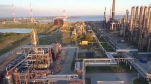 Pentru remedierea unei avarii în zona midia năvodari Imagini Spectaculoase Din Inima RafinÄƒriilor Vega È™i Midia NÄƒvodari
