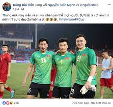 Thủ môn bùi tiến dũng bị chỉ trích ham đóng quảng cáo, lơ là chuyên môn. Bui Tiáº¿n DÅ©ng Diá»‡n Suit Khong Báº£nh Ä'áº¹p Trai Báº±ng VÄƒn Lam
