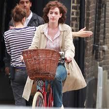 Anne hathaway one day on wn network delivers the latest videos and editable pages for news & events, including entertainment, music, sports, science and more, sign up and share your playlists. Anne Hathaway Bike One Day Jpg 1000 1000 Bicycle Chic Bikes Girls Bicycle Girl