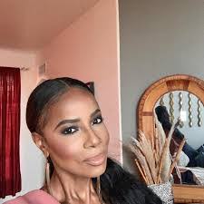 Dashonna Johnson's Instagram, Twitter & Facebook