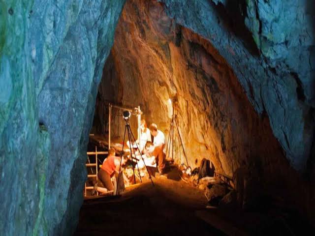 Ancient cave chamber reveals Ice Age secrets: No one had entered this cave  near the legendary Rock of Gibraltar for 40,000 years. Then archaeologists  opened it - The Economic Times