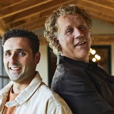 Erik van der Hoff werd in 14 maanden tijd vader én opa: “Als ze over  achttien jaar samen in de kroeg zitten, gelooft niemand dat daar een tante  met haar nichtje zit” -