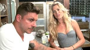 Pandora Vanderpump Posts Updates