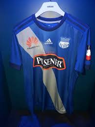 Uno de los integrantes del equipo que ganó el torneo nacional en 1957 felicita al campeón 2017. C S Emelec 2017 Adidas Home And Away Kits 17 18 Kits Football Shirt Blog