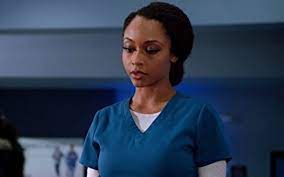 Atriz De Chicago Med Reclama De Fotos Suas Em Noticias Sobre Covid 19 Noticias Da Tv