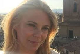 Continuano a moltiplicarsi le reazioni dei personaggi del mondo dello spettacolo, sconvolti per la prematura scomparsa della scrittrice e presentatrice televisiva alessandra appiano. Morte Alessandra Appiano Il Ricordo Di Eleonora Daniele E Quel Presagio A Storie Italiane Solo Pochi Giorni Fa Caffeina Magazine