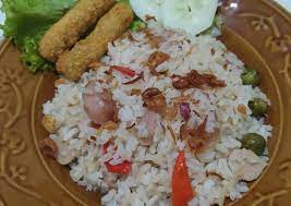 Cara membuat nasi goreng sangatlah praktis dan bisa divariasikan dalam berbagai cara. Cara Membuat Nasi Goreng Sederhana Untuk Pemula