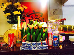 Sở dĩ như vậy vì hướng bắc là hướng để trong mâm cổ cúng giao thừa trong nhà chúng ta cần chuẩn bị những món ăn trong ngày tết được chế biến cẩn thận, trang nghiêm và sạch sẽ. Hai Bai VÄƒn Kháº¥n Giao Thá»«a Táº¿t Nguyen Ä'an Ä'inh Dáº­u 2017 Baotintuc Vn