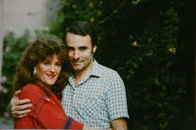 Ani de liceu a fost cantat la terminarea liceului de multe promotii, timp de 34 de ani! Cum AratÄƒ Acum Fiul Lui Florin Bogardo È™i Al Stelei Enache Anton SeamÄƒnÄƒ Leit Cu TatÄƒl SÄƒu Impact