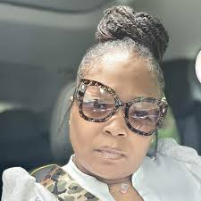 Sad! Two #Alabama teenagers were fatally killed in a car wreck after  leaving Paul W. Bryant High School prom when their 2022 Tesla collided with  a semi-truck in #Tuscaloosa. 17-year-old #MadisonSims and