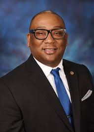 Illinois lawmakers advance bills to provide menstrual products at colleges,  homeless shelters