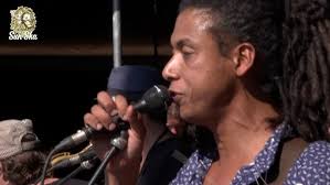 Perpignan : le musicien Julio Leone chante des tubes en catalan sur France  Bleu