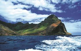 Nach einem heftigen streit mit seinem kapitän ließ sich der schottische matrose alexander selkirk 1704 auf einer menschenleeren insel, heute wissen wir, dass. Private Islands For Rent Isla Robinson Crusoe Chile South America