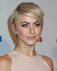 This hairstyle is a nice medium between the shorter and longer styles on this list. 30 Short Straight Hairstyles And Haircuts For Stylish Girls