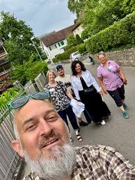 Heute Abend die zweitletzte Probe und diese ist mit Publikum 😊 Wer hat  noch keine Tickets? 🎫 🏃‍♂️ https://theater-muotathal.ch/vorverkauf oder  über 079 418 10 09 #theatermuotathal #volkstheater #muotathal  #stoosmuotathal