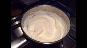 Iniziate a montare la panna facendo ruotare la ciotola sempre nello stesso senso mantenendo invece ferme le fruste. Ricetta Della Panna Montata By Ex Pasticcere Youtube