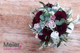 Brautstrauss Beere Fur Die Hochzeit In Stuttgart Esslingen Goppingen Tubingen Reutlingen Boblingen Ludwigsburg H Brautstrausse Hochzeitsblumen Brautstrauss