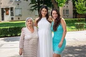 Edina kulcsar is a 30 year old hungarian model. Kulcsar Edina Es Gyonyoru Edesanyja Sokan A Noverenek Nezik Hazai Sztar Femina